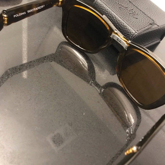 Ray Ban Wayfarer Foldable Sunglasses - Picture 4 of 4
